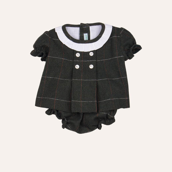 Jesusito tablón de paño con volante en el cuello