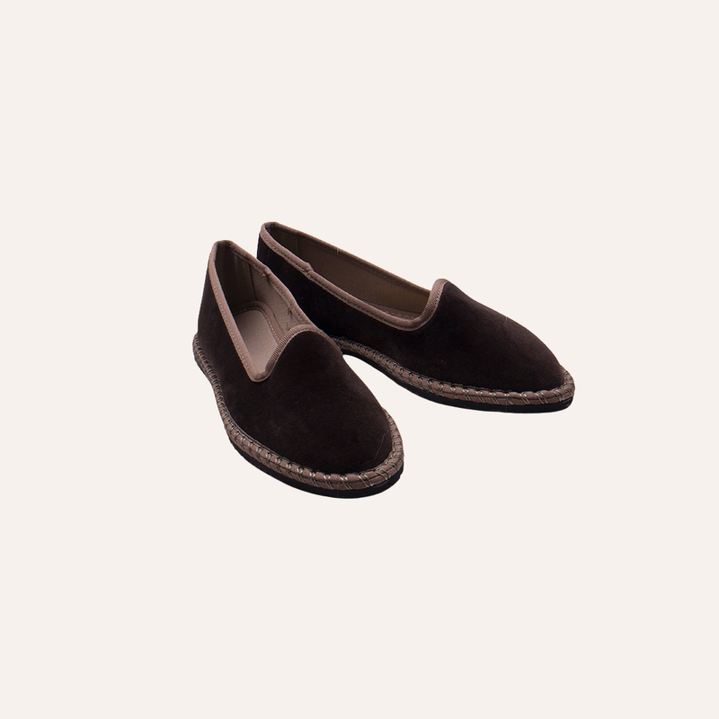 Slipper cinta con horma estilizada