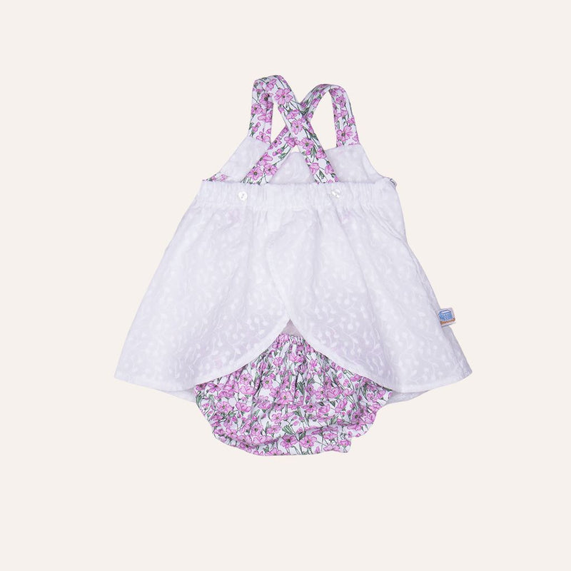 Jesusito batista flores rosadas tallos verdes