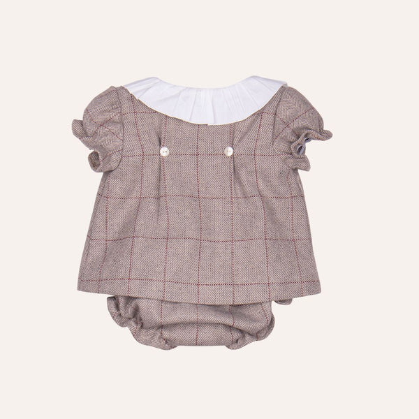 Jesusito cruzado beige con volante