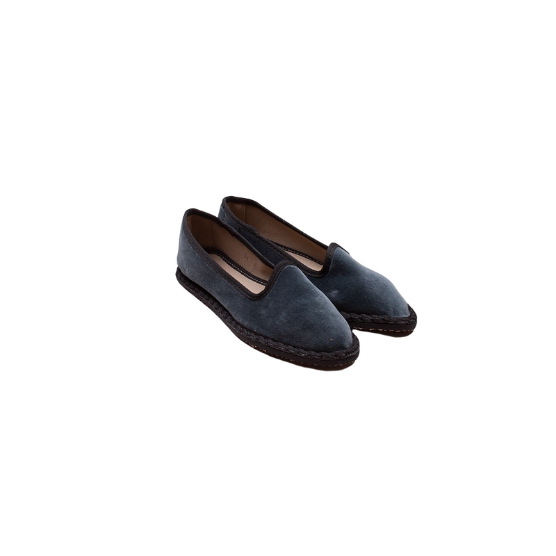 Slipper cinta con horma estilizada