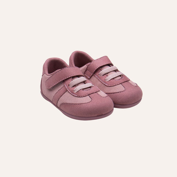 Zapatilla rosas respetuoso