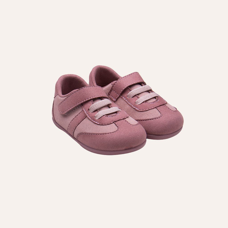 Zapatilla rosas respetuoso