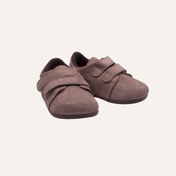 Zapato respetuoso dos velcros