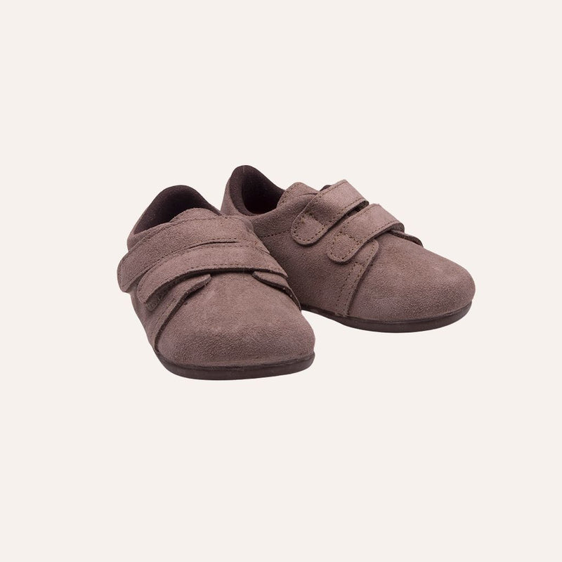 Zapato respetuoso dos velcros