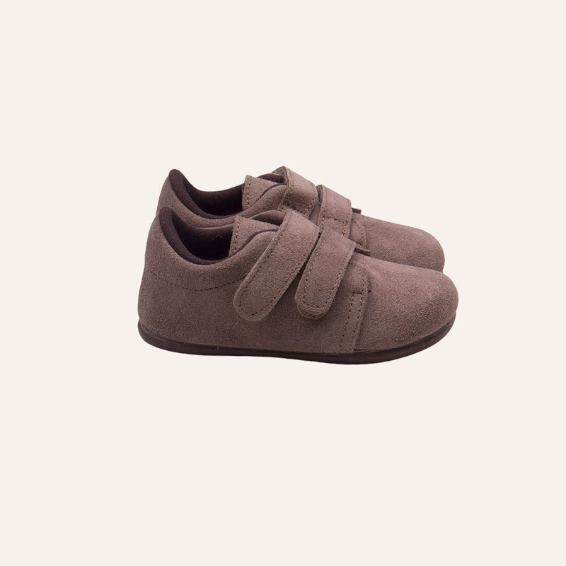 Zapato respetuoso dos velcros