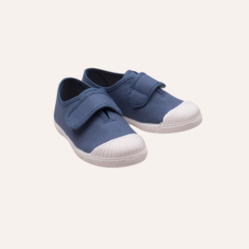 Deportiva piqué con velcro y puntera