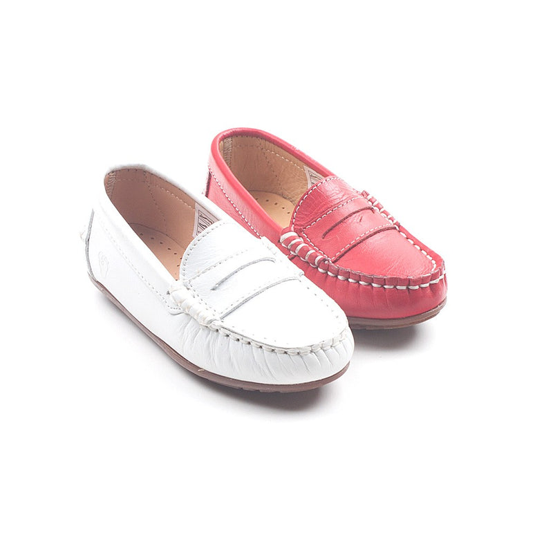 Mocasín piel antifaz pespunte blanco