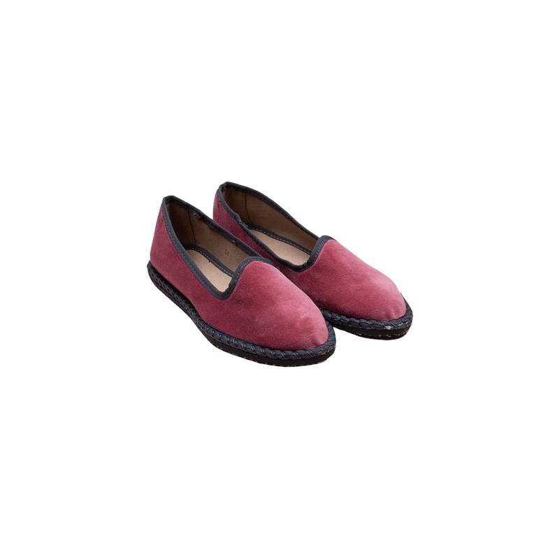 Slipper cinta con horma estilizada
