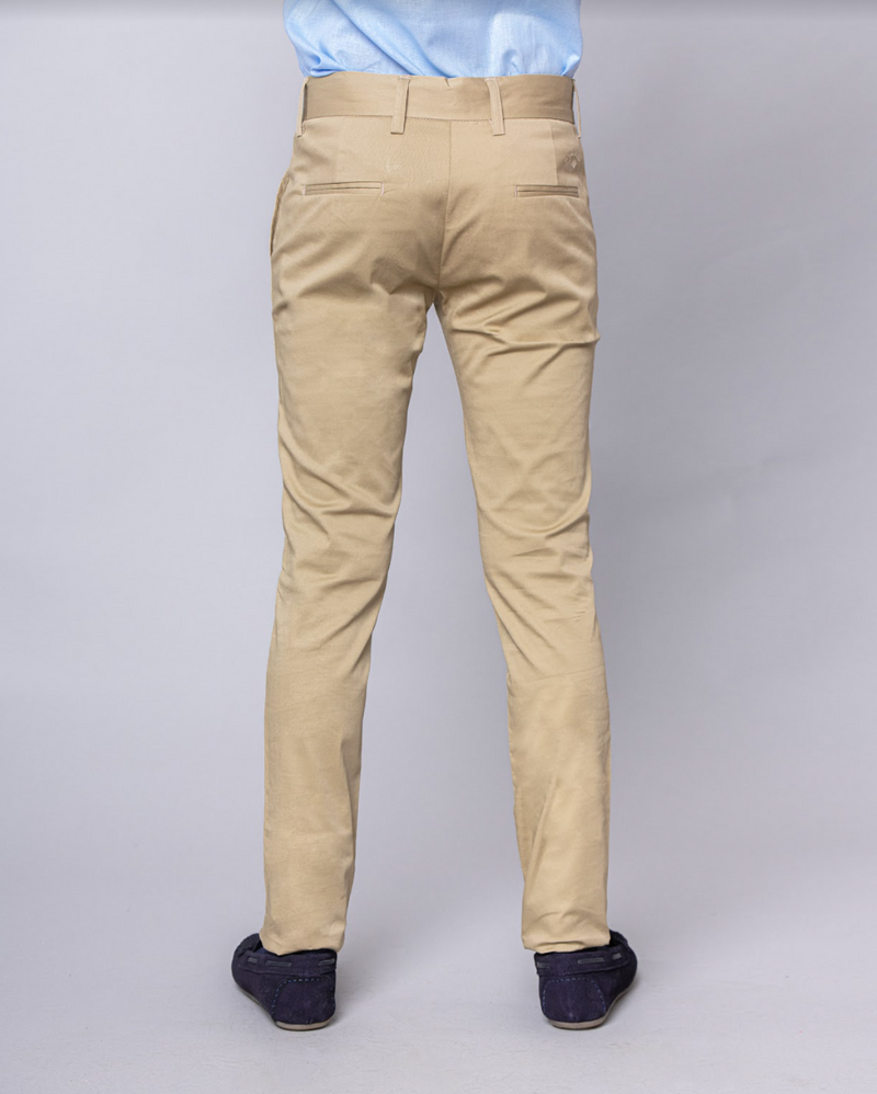 Pantalón largo chino beige
